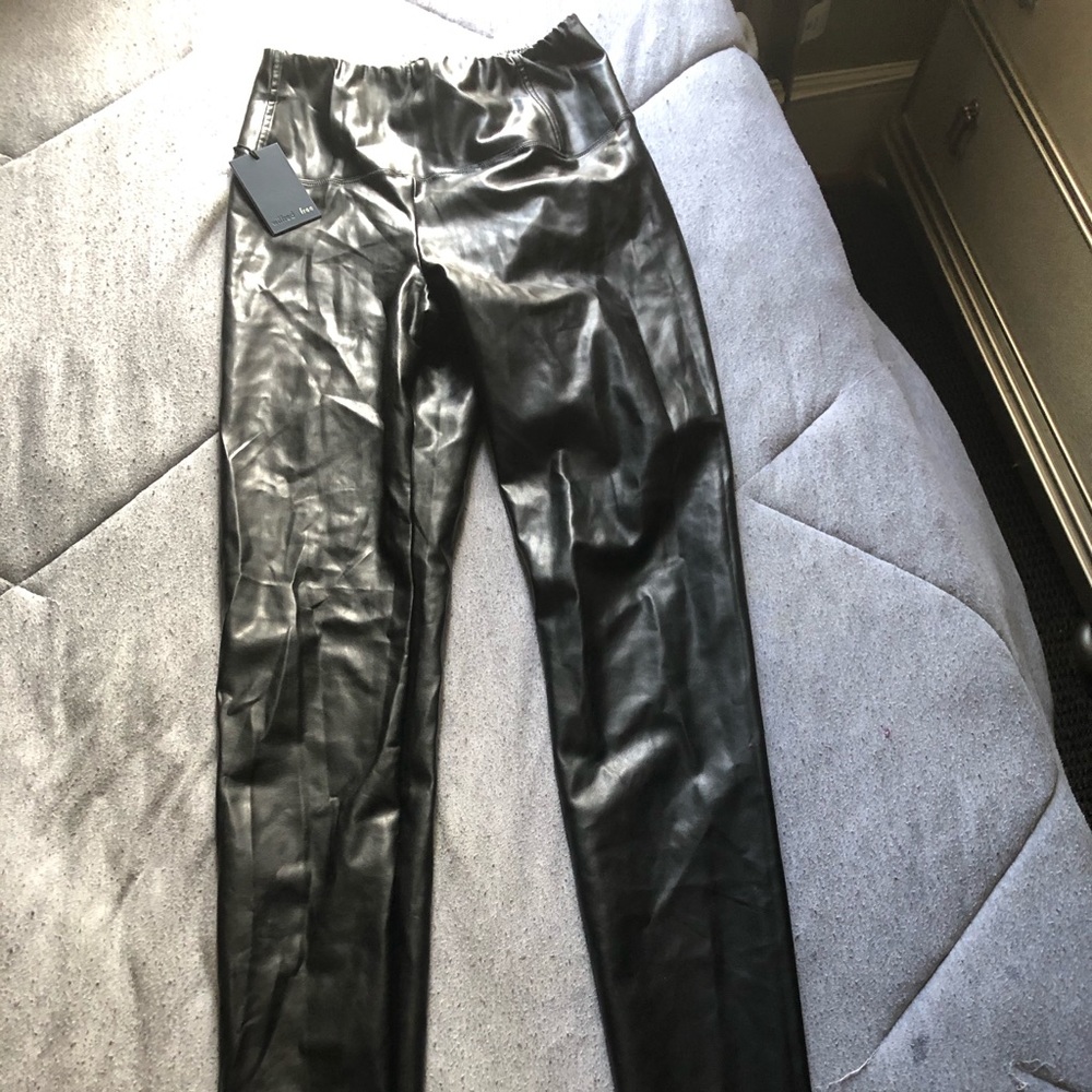 BNWT ARITIZIA WILFRED FREE FAUX LEATHER LEGGINGS MEDIUM